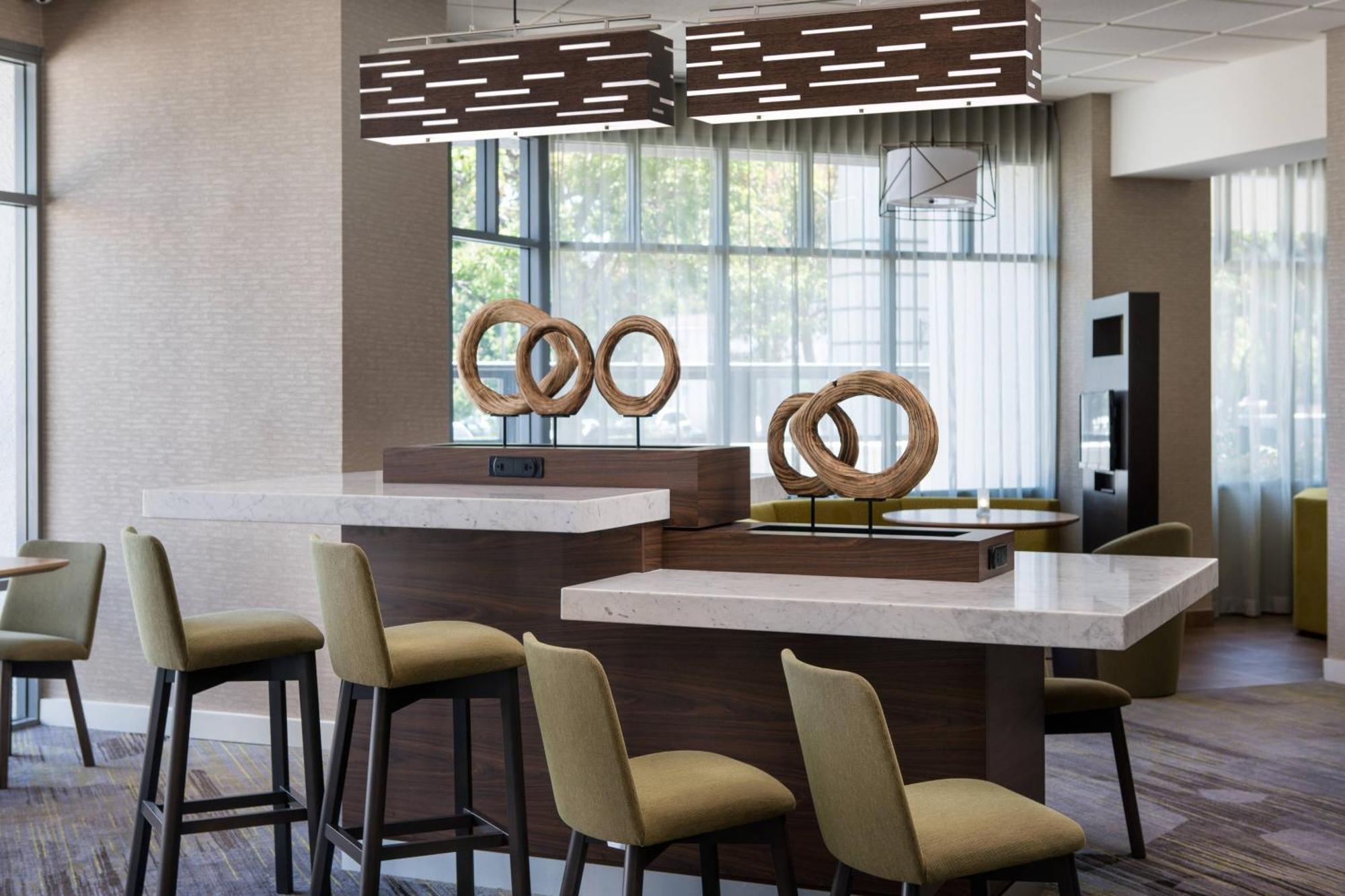 Courtyard By Marriott Richmond Berkeley Hotel Exterior foto