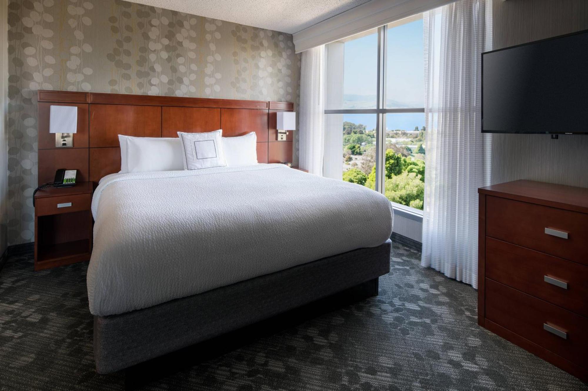 Courtyard By Marriott Richmond Berkeley Hotel Exterior foto
