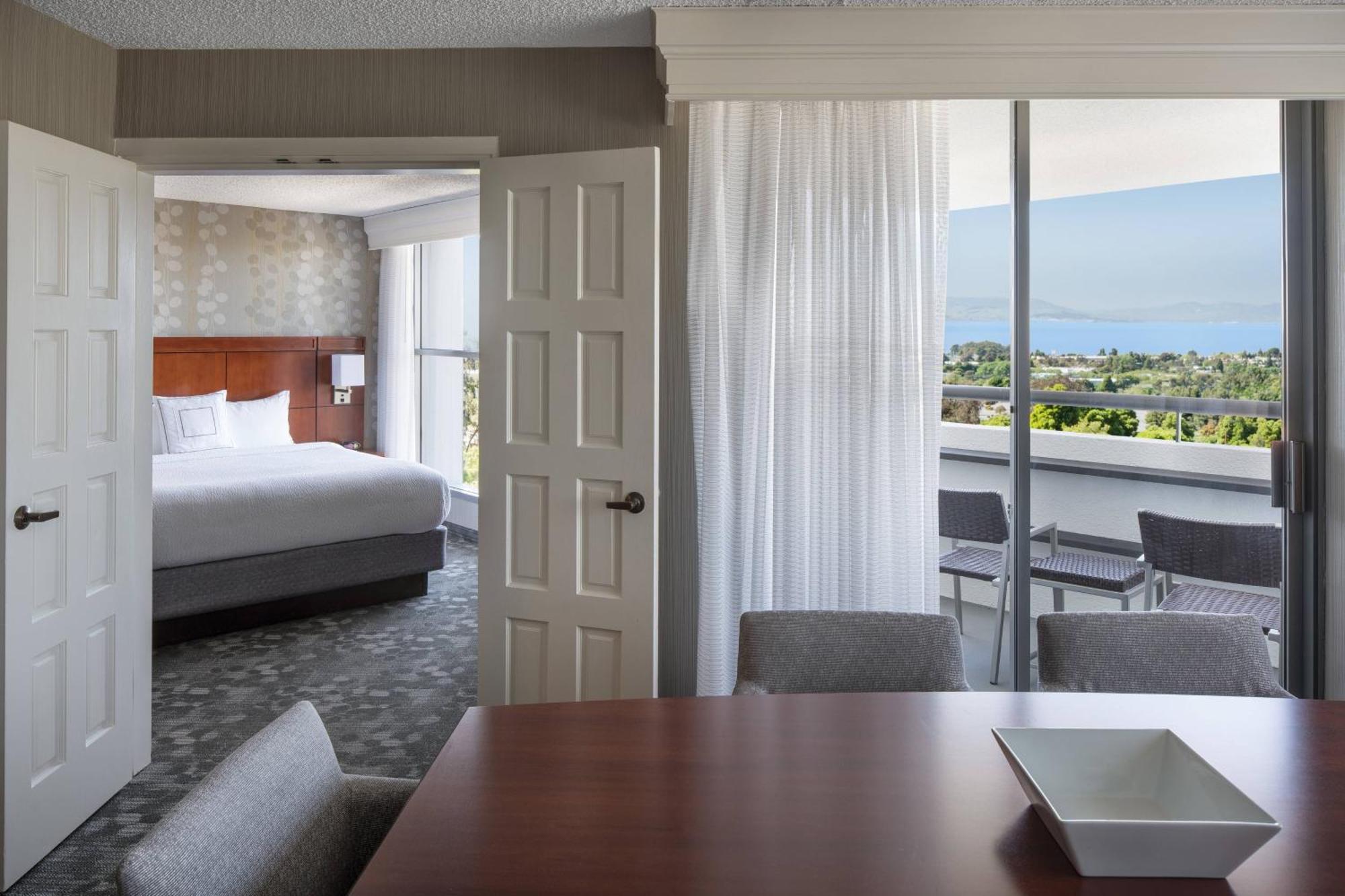 Courtyard By Marriott Richmond Berkeley Hotel Exterior foto