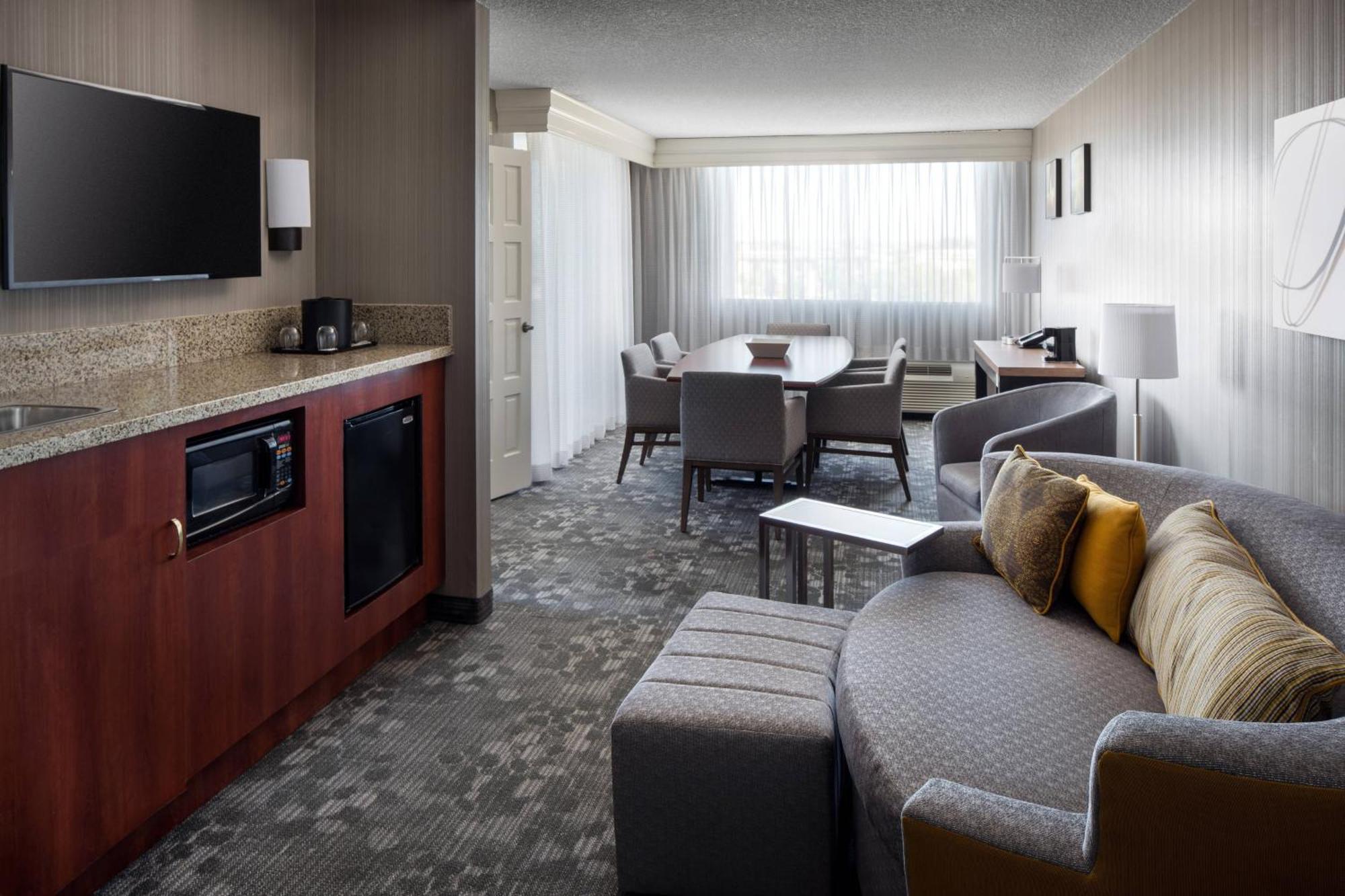 Courtyard By Marriott Richmond Berkeley Hotel Exterior foto
