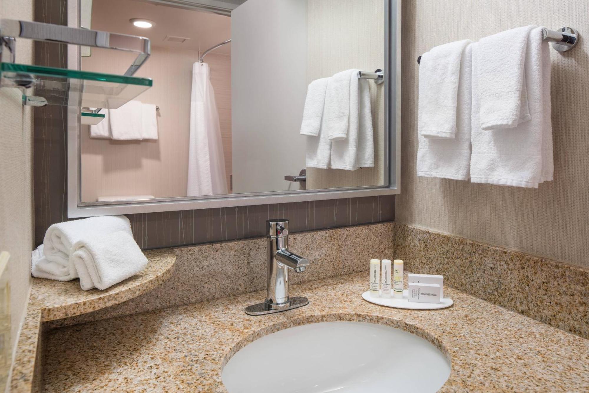 Courtyard By Marriott Richmond Berkeley Hotel Exterior foto