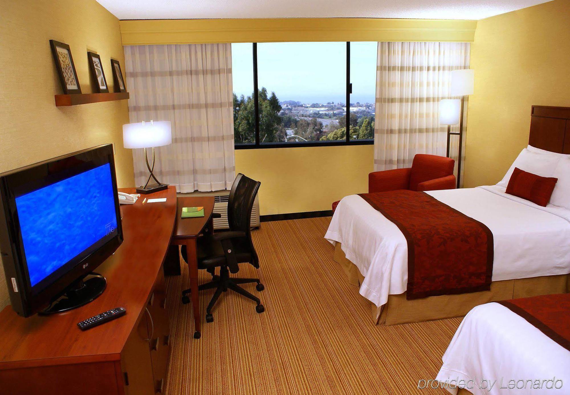 Courtyard By Marriott Richmond Berkeley Hotel Exterior foto