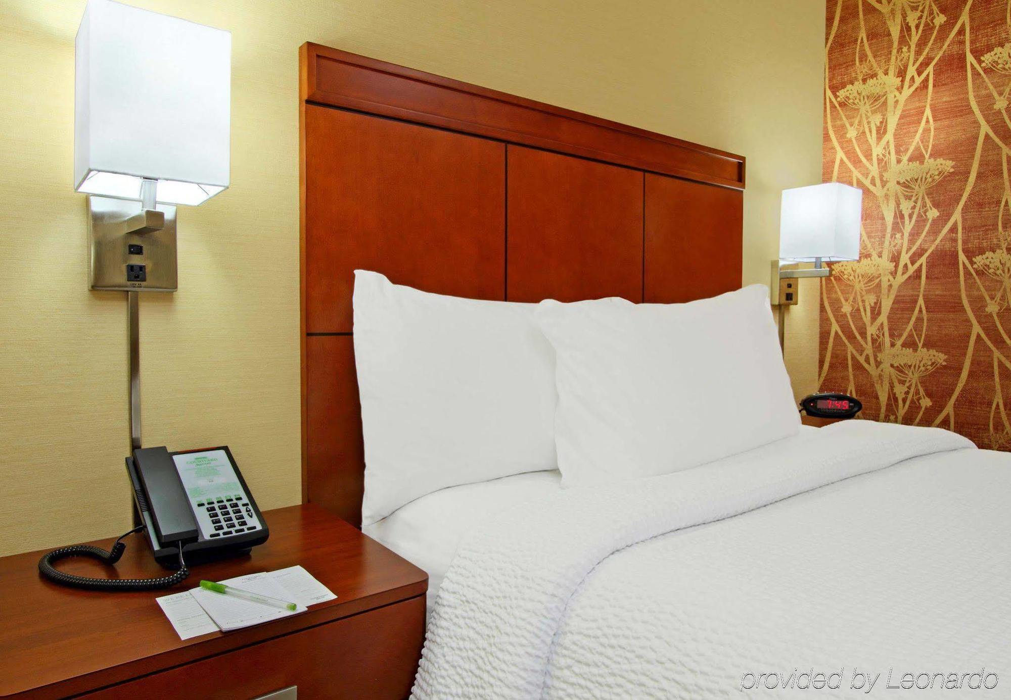 Courtyard By Marriott Richmond Berkeley Hotel Exterior foto