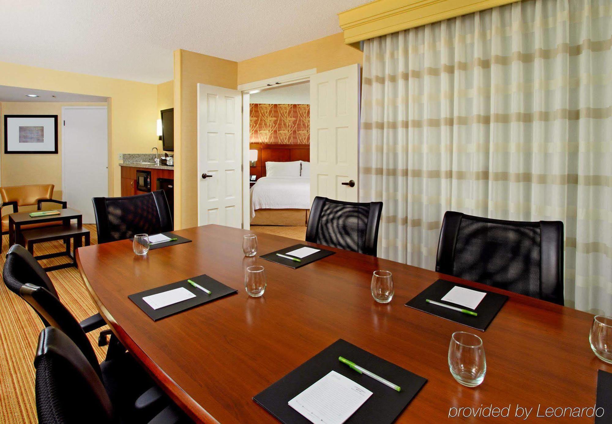 Courtyard By Marriott Richmond Berkeley Hotel Exterior foto