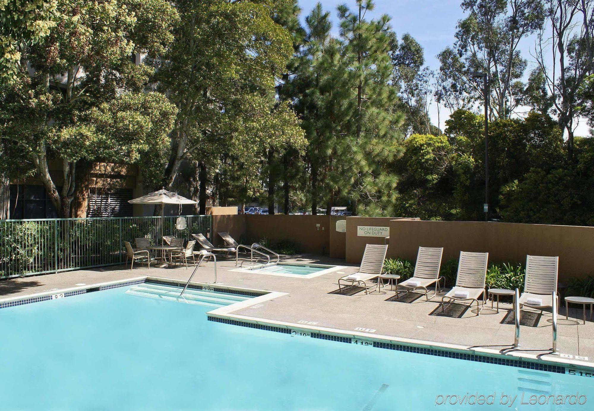 Courtyard By Marriott Richmond Berkeley Hotel Exterior foto