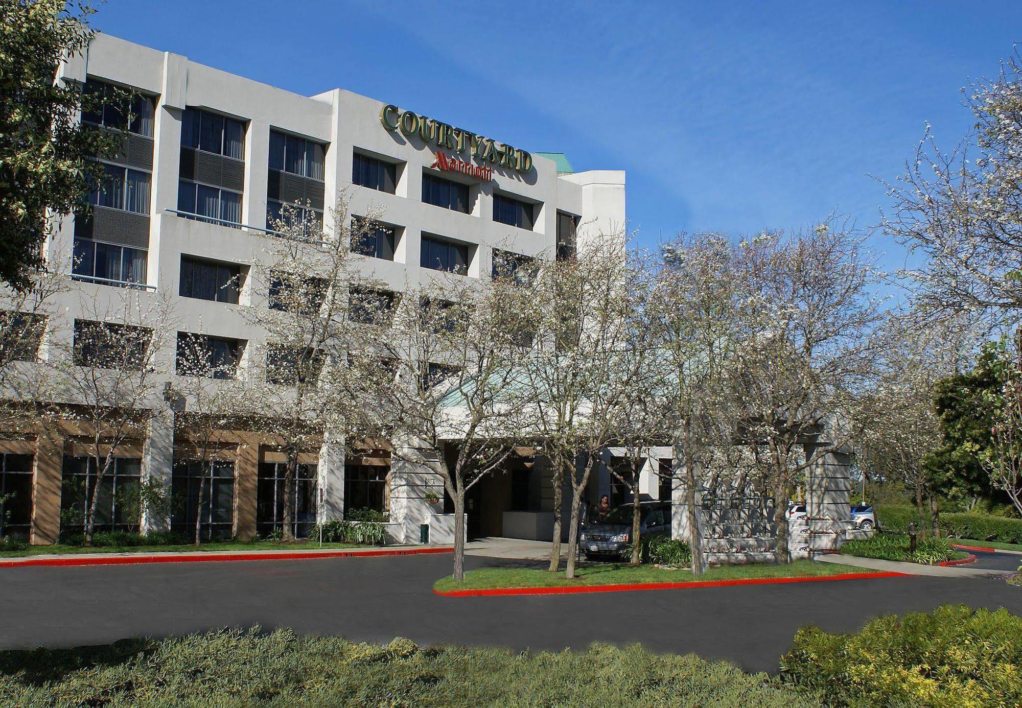 Courtyard By Marriott Richmond Berkeley Hotel Exterior foto
